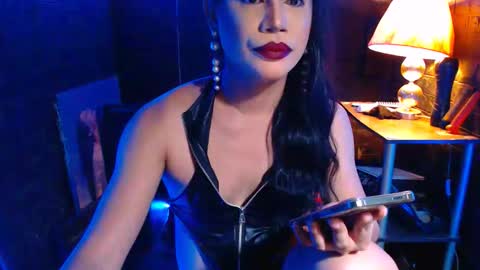 queen norelle online show from December 4, 1:32 am