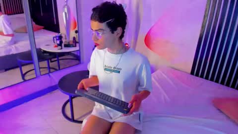 valentinaguerra1 online show from October 17, 7:23 am