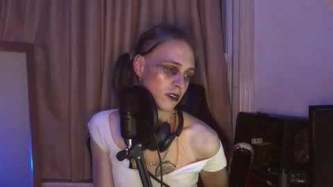 veelucious online show from October 6, 3:06 am