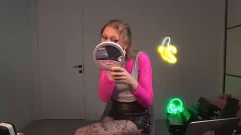 VelvetTGirl online show from March 19, 9:26 pm