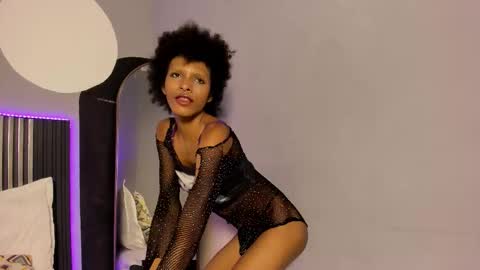 V I O L E T T E  online show from March 30, 5:14 pm