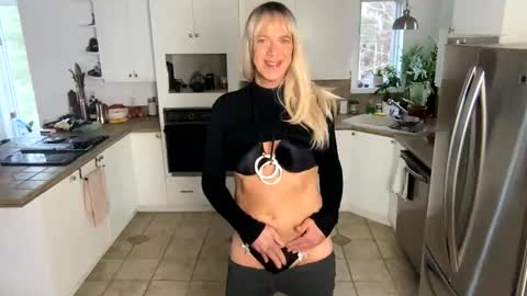 Vivlove online show from November 8, 7:58 pm