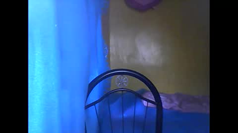 Snapshot of wild_sunflower11 chatting on September 23, 4:18 am wild_sunflower11 online show from September 23, 4:18 am