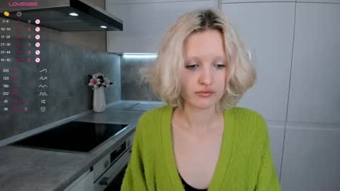 Zara online show from December 4, 5:10 am