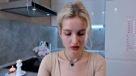 Zara online show from December 7, 5:32 am