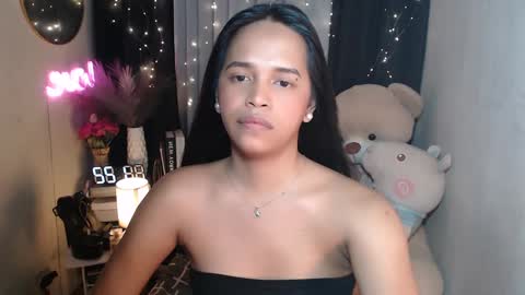 lorainne online show from December 10, 5:22 pm