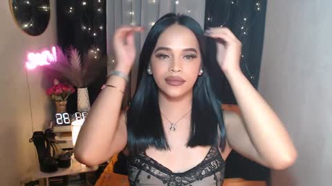 lorainne online show from December 18, 3:37 am