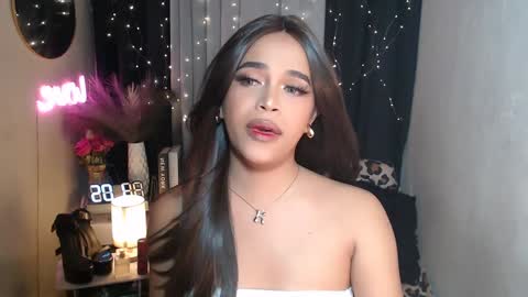 lorainne online show from December 30, 1:58 pm