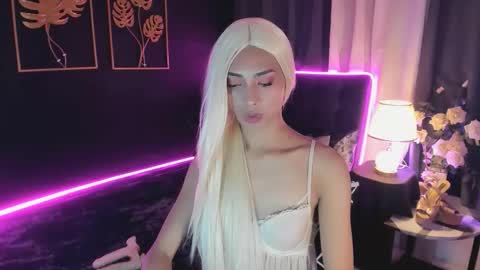 ur new addiction is here online show from November 6, 11:05 pm