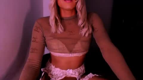Snapshot of xxxanonymousloverxxx chatting on October 2, 4:24 am Chiara online show from October 2, 4:24 am