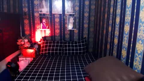  Zoey  online show from February 24, 6:47 pm