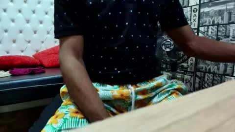 yaruzca 9 inches strong online show from January 12, 3:30 pm