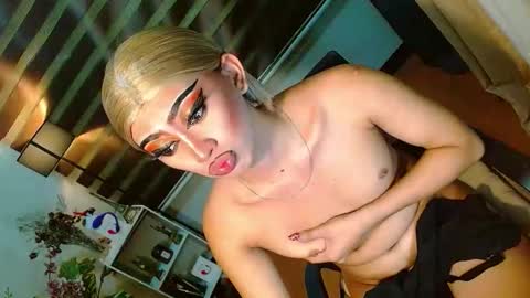 miss yasii online show from April 15, 6:02 pm