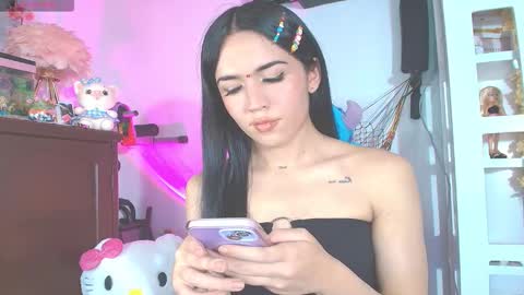 yiyii9 online show from March 18, 8:19 pm