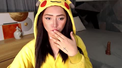 JEN  online show from October 11, 11:01 am