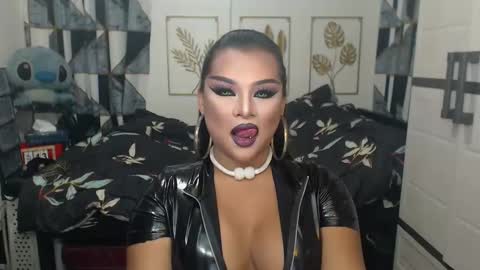 Snapshot of yourtrannyqueenxxx chatting on September 12, 10:15 pm Anastacia Grey online show from September 12, 10:15 pm