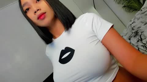 Snapshot of yowginethegreat chatting on March 11, 11:44 am YowgineTheGreat online show from March 11, 11:44 am