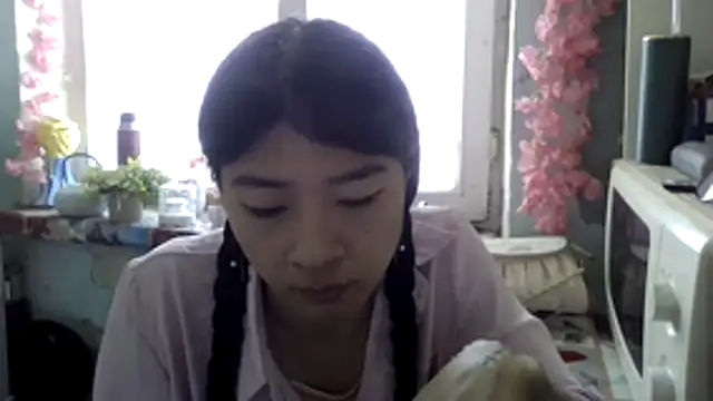 CarlyJoy online show from April 6, 9:42 am