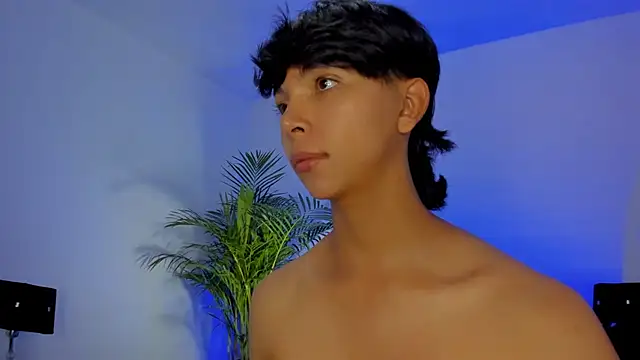 xhenisa  online show from October 16, 10:20 pm