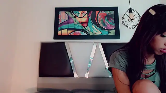 hilary rodriguez online show from February 27, 7:20 pm