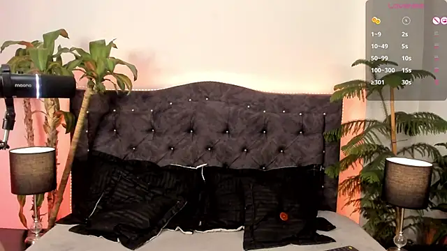 Snapshot of candy_canne__ chatting on December 20, 6:35 pm candy canne   online show from December 20, 6:35 pm