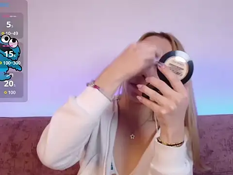 Miiaa doll online show from November 29, 2:35 am