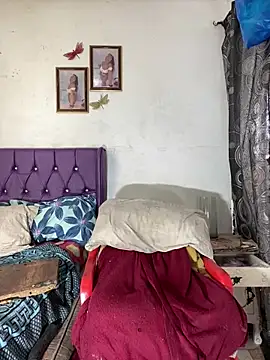 KandyHot  online show from April 4, 2:04 pm