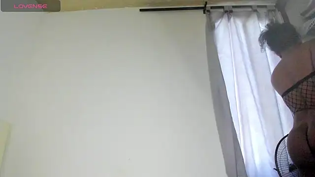 xia ebonyts online show from October 8, 11:55 am