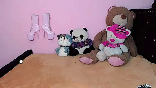 Snapshot of Ciinamonloren chatting on March 1, 4:37 am Ciinamonloren online show from March 1, 4:37 am