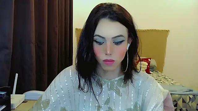 Sophie Fantasys online show from January 15, 2:21 am