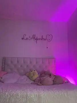 alee lenoxx online show from March 19, 5:08 am