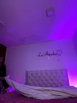 alee lenoxx online show from December 17, 4:29 am