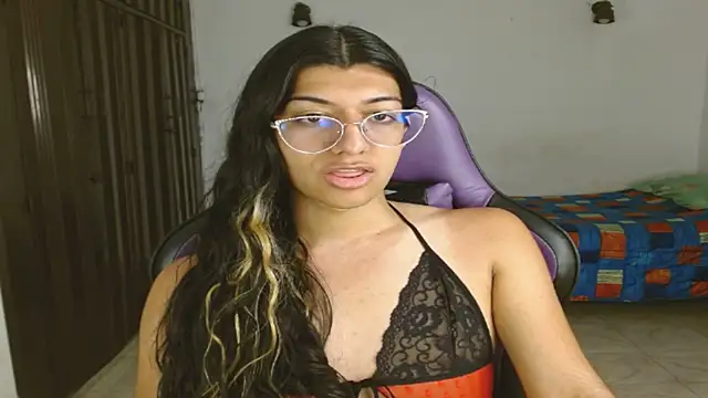 Snapshot of engielphoenis14 chatting on October 21, 9:16 pm engielphoenis14 online show from October 21, 9:16 pm
