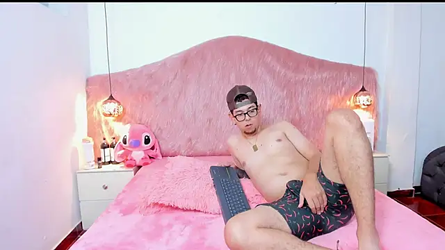 Derek and Skarlet online show from November 9, 7:25 pm