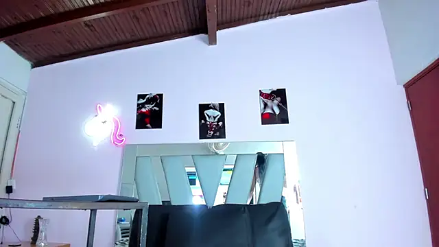 Snapshot of hailyehot chatting on January 4, 5:48 am hailyehot online show from January 4, 5:48 am