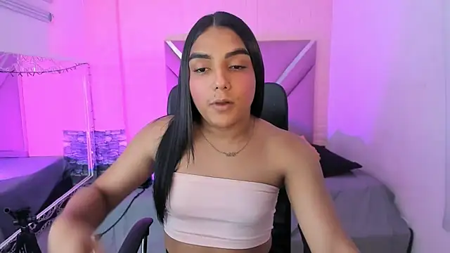 CandyLatinHott online show from February 11, 6:43 am