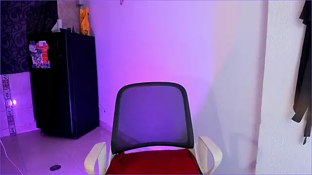 CandyLatinHott online show from April 5, 1:03 am