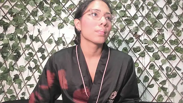 EmilyGomezLS online show from March 27, 11:55 am