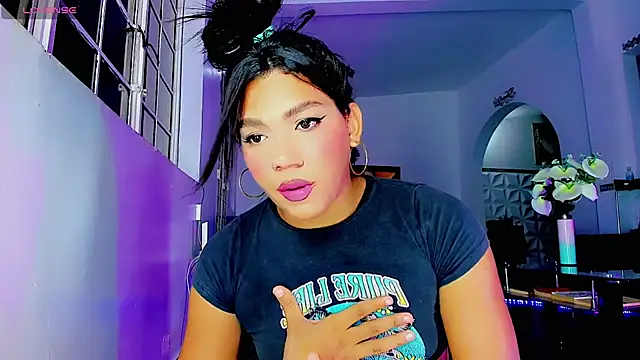 Snapshot of Oficial_angela chatting on December 17, 6:13 am Oficial angela online show from December 17, 6:13 am