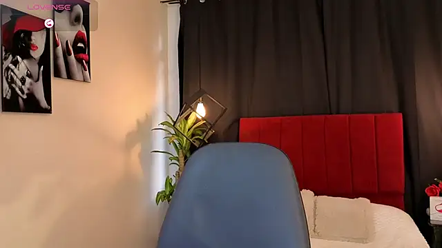 Snapshot of Megan_Do_Santos chatting on October 16, 9:14 pm Megan Do Santos online show from October 16, 9:14 pm