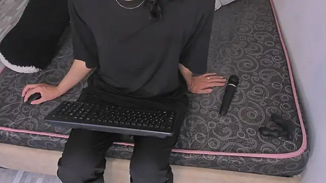 Black Rose2 online show from April 9, 11:38 am