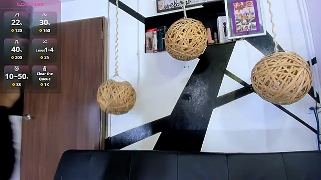 victoria aleia  online show from October 21, 9:27 pm