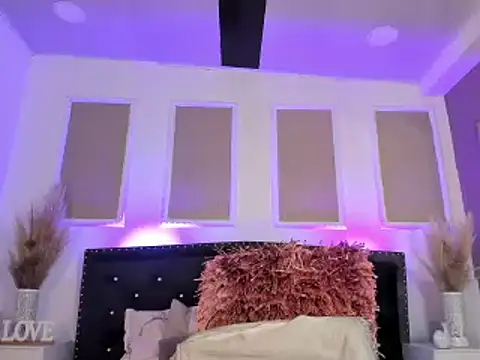 Snapshot of queen_satin chatting on December 3, 10:23 am queen satin online show from December 3, 10:23 am