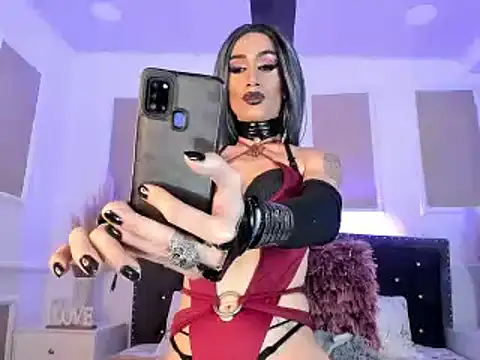 Snapshot of queen_satin chatting on December 7, 2:08 pm queen satin online show from December 7, 2:08 pm