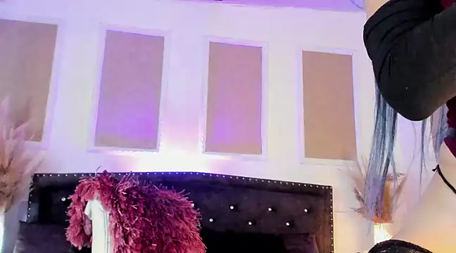 Snapshot of queen_satin chatting on February 20, 8:17 am queen satin online show from February 20, 8:17 am