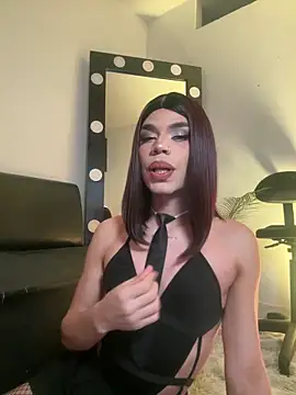 LucyGiraldo online show from December 18, 10:59 pm