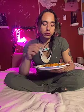 TSJade95 online show from March 15, 8:00 am