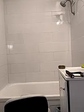 gurlnips online show from February 10, 5:09 pm