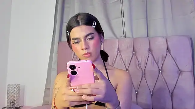 Snapshot of Ashley_piinkk_ chatting on January 26, 11:39 pm Ashley piinkk  online show from January 26, 11:39 pm