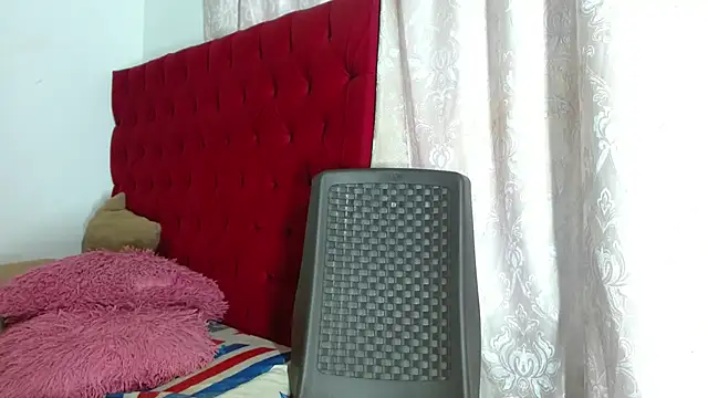 cristinamontiel online show from November 27, 2:52 pm